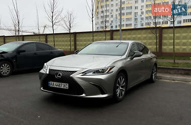 Lexus ES  2019