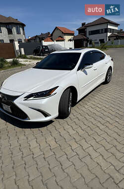 Lexus ES  2020