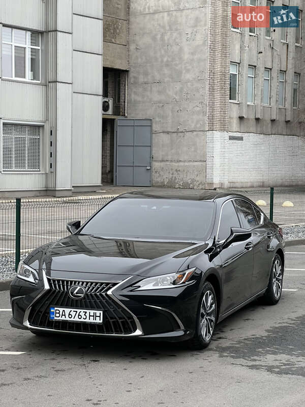 Lexus ES