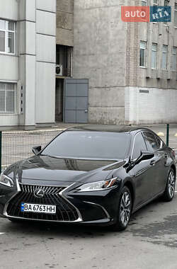 Lexus ES  2022