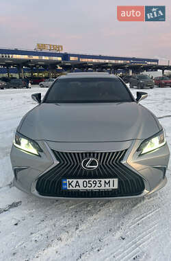 Lexus ES 2019