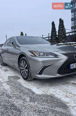 Lexus ES  2019