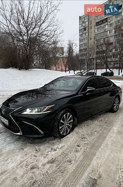 Lexus ES  2020