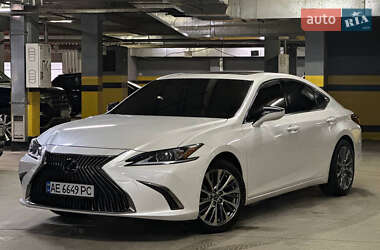 Lexus ES  2021