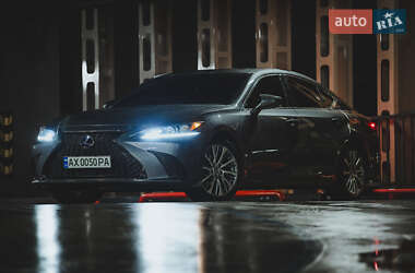 Lexus ES  2019
