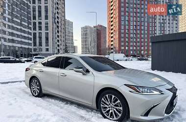 Lexus ES  2020