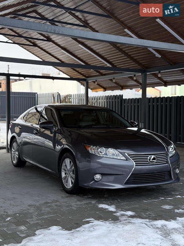 Lexus ES