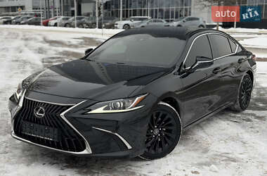Lexus ES  2021