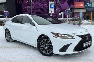 Lexus ES  2020