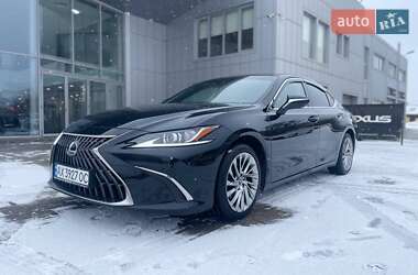 Lexus ES  2021