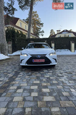 Lexus ES  2020