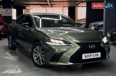 Lexus ES  2020