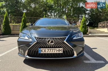 Lexus ES 2019