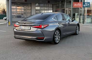 Lexus ES  2020