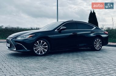 Lexus ES  2021