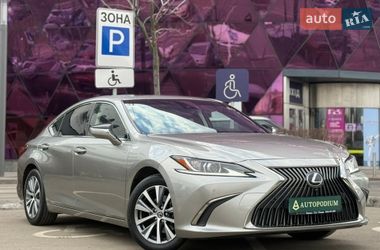 Lexus ES 2020