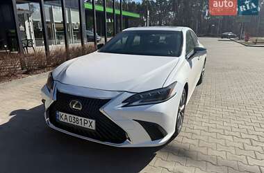 Lexus ES  2021