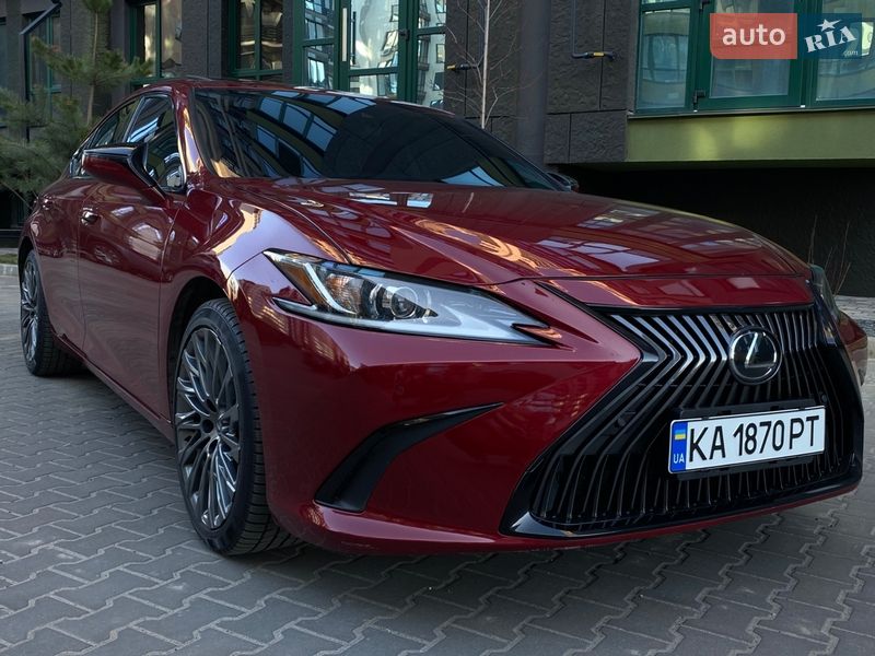 Lexus ES 2019