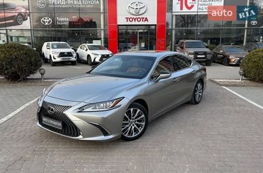 Lexus ES 2020