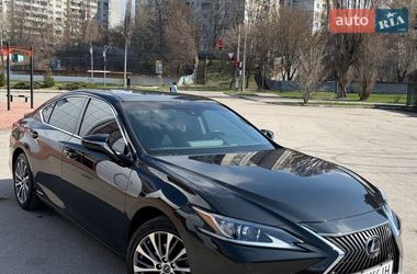 Lexus ES 2020