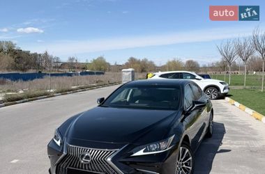 Lexus ES  2019