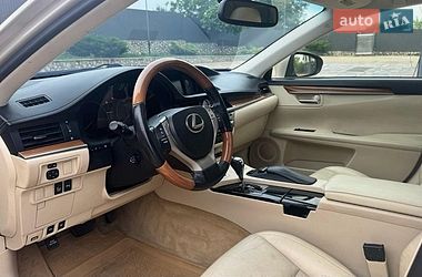 Lexus ES  2012