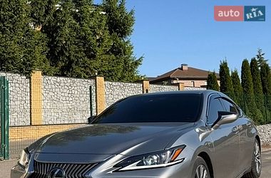 Lexus ES  2020