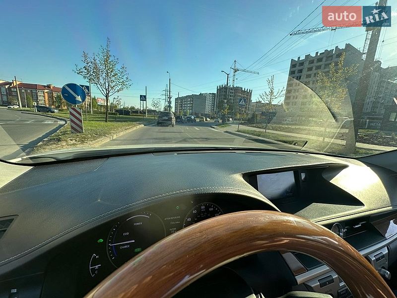 Седан Lexus ES 2014 в Чернигове