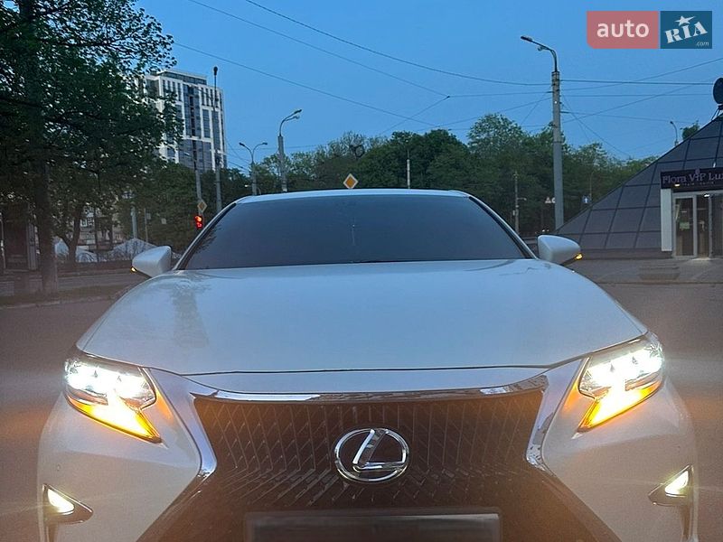 Седан Lexus ES 2014 в Чернигове