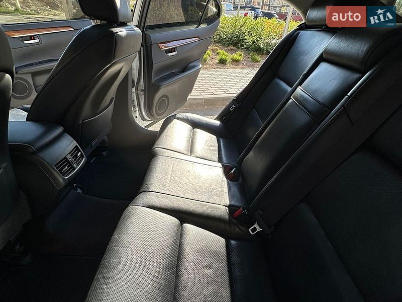 Седан Lexus ES 2014 в Чернигове