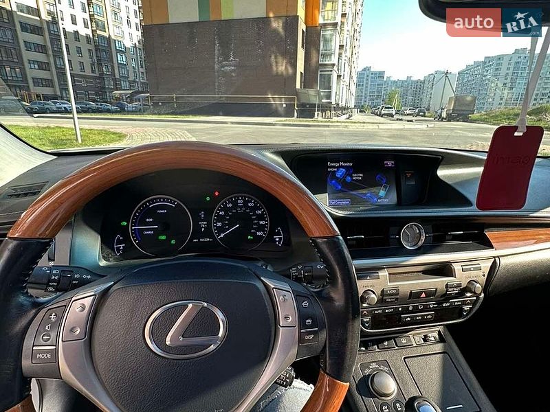 Седан Lexus ES 2014 в Чернигове