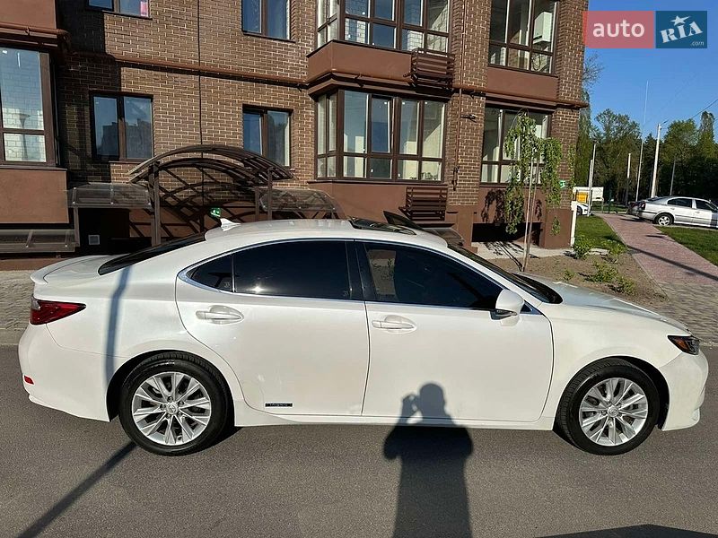Седан Lexus ES 2014 в Чернигове