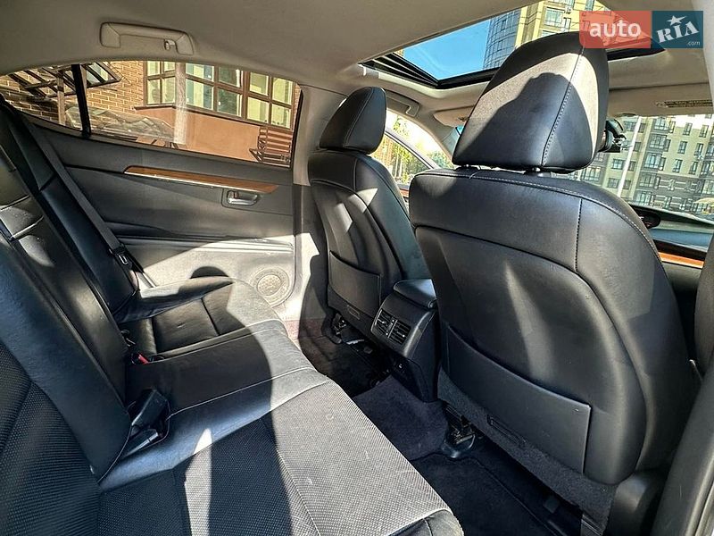 Седан Lexus ES 2014 в Чернигове