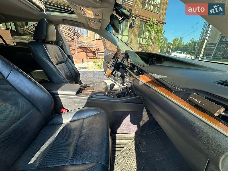 Седан Lexus ES 2014 в Чернигове