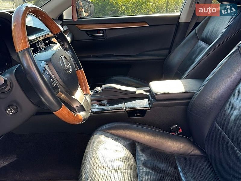 Седан Lexus ES 2014 в Чернигове