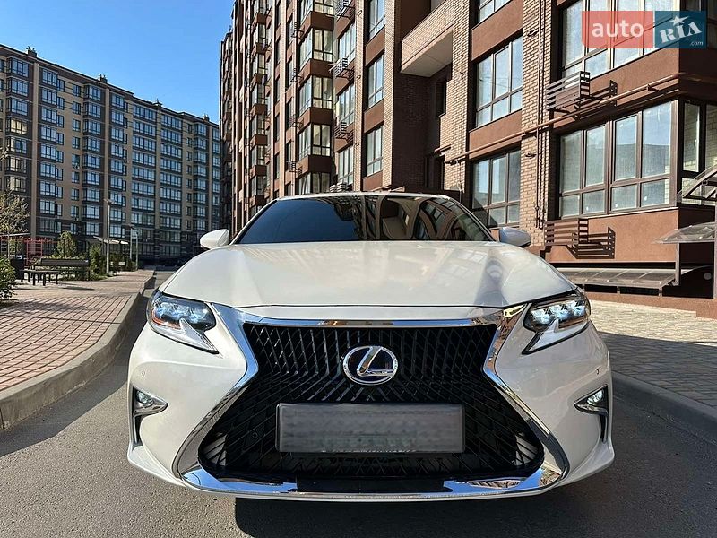 Седан Lexus ES 2014 в Чернигове