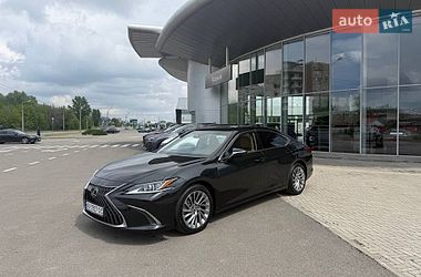 Lexus ES  2021