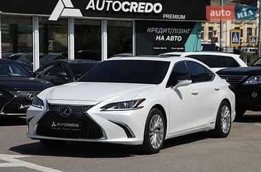 Lexus ES 2021