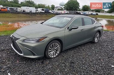 Lexus ES  2023