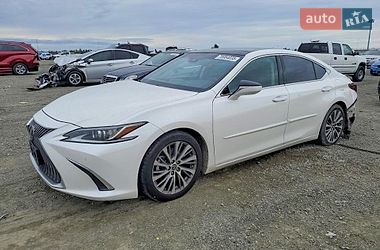 Lexus ES  2020