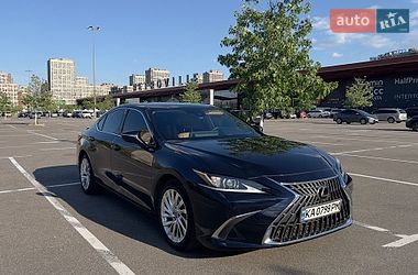 Lexus ES  2023