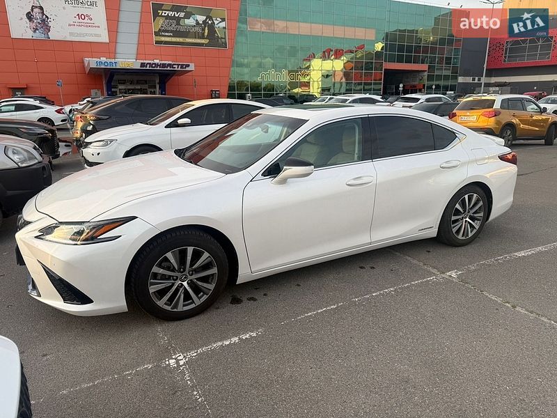 Lexus ES