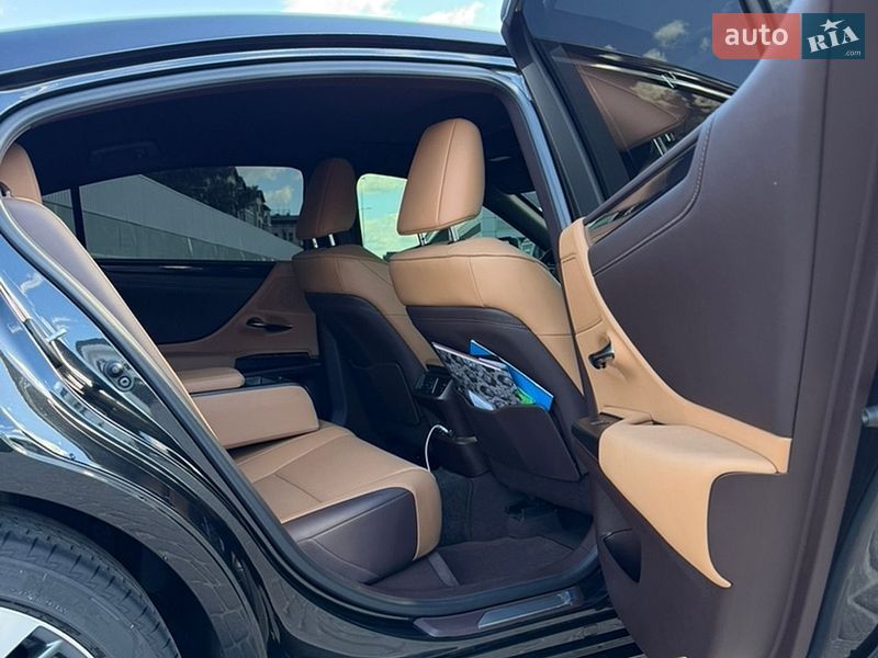 Седан Lexus ES 2021 в Киеве