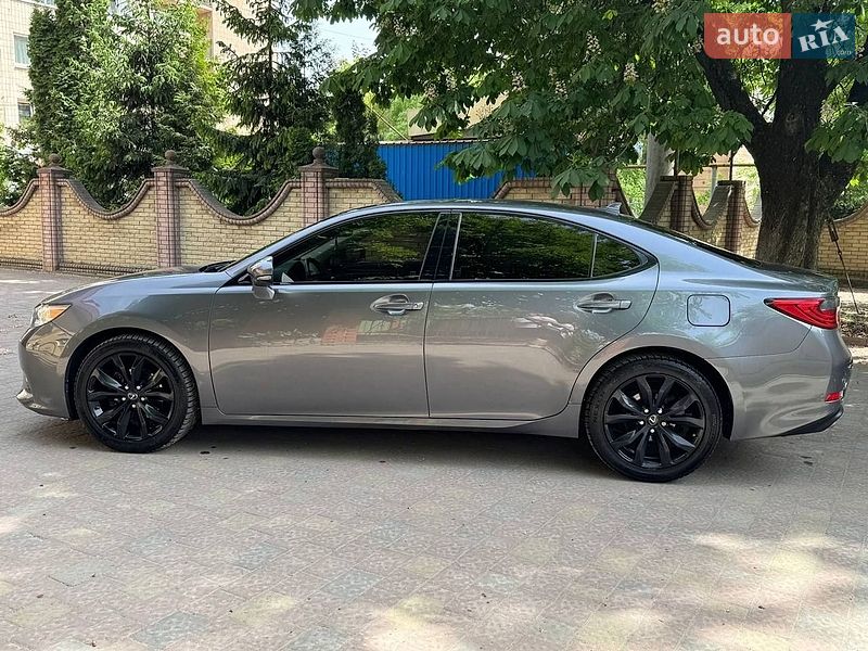 Седан Lexus ES 2012 в Тернополі