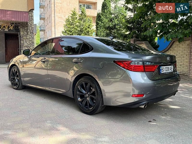 Седан Lexus ES 2012 в Тернополі