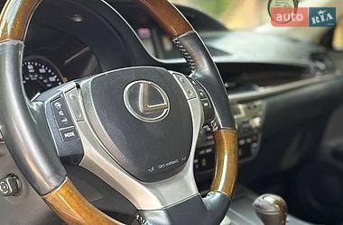 Седан Lexus ES 2012 в Тернополі