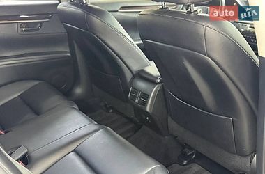 Седан Lexus ES 2012 в Тернополі