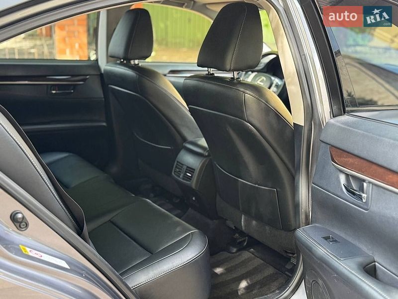 Седан Lexus ES 2012 в Тернополі