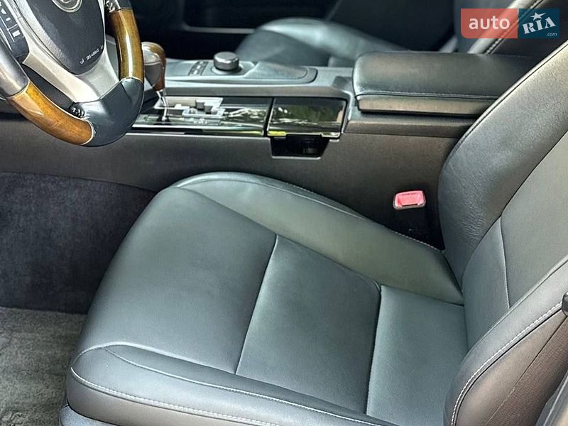 Седан Lexus ES 2012 в Тернополі