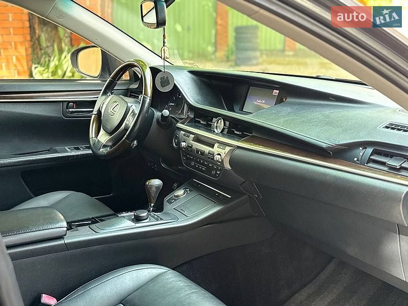 Седан Lexus ES 2012 в Тернополі